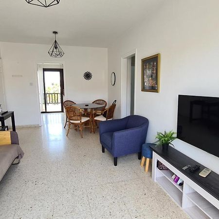 Appartamento Kings Avenue - Natalia'S Apt Paphos Esterno foto