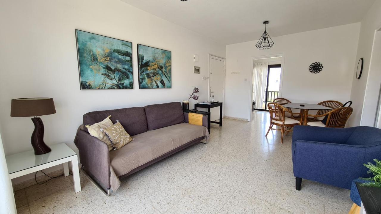 Appartamento Kings Avenue - Natalia'S Apt Paphos Esterno foto