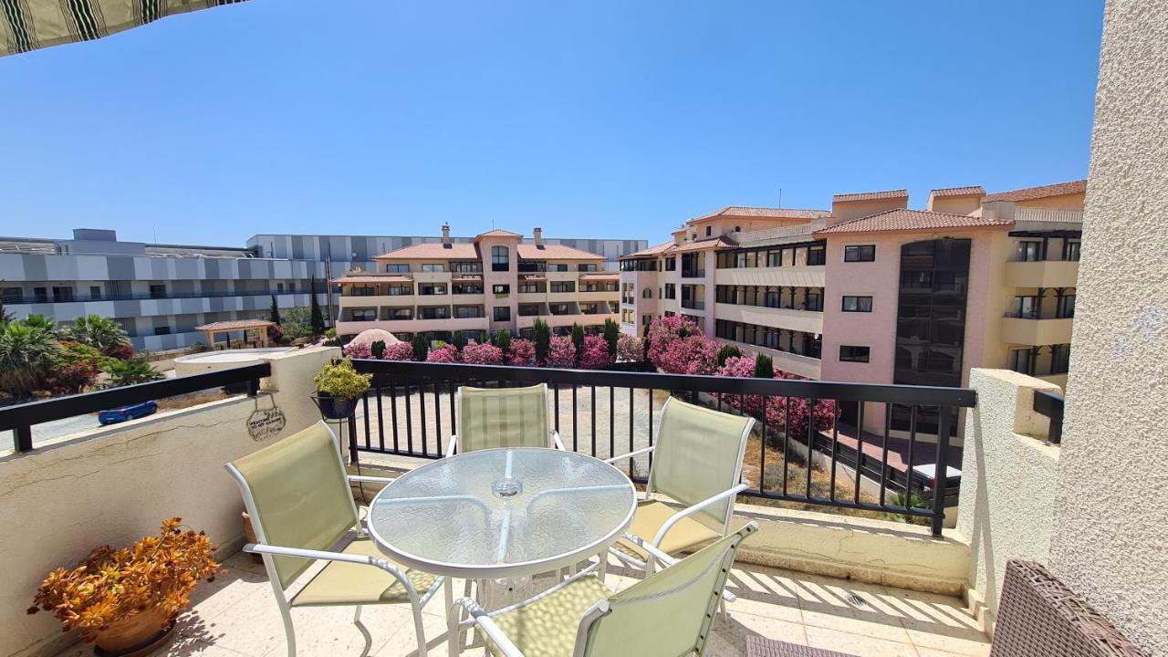 Appartamento Kings Avenue - Natalia'S Apt Paphos Esterno foto