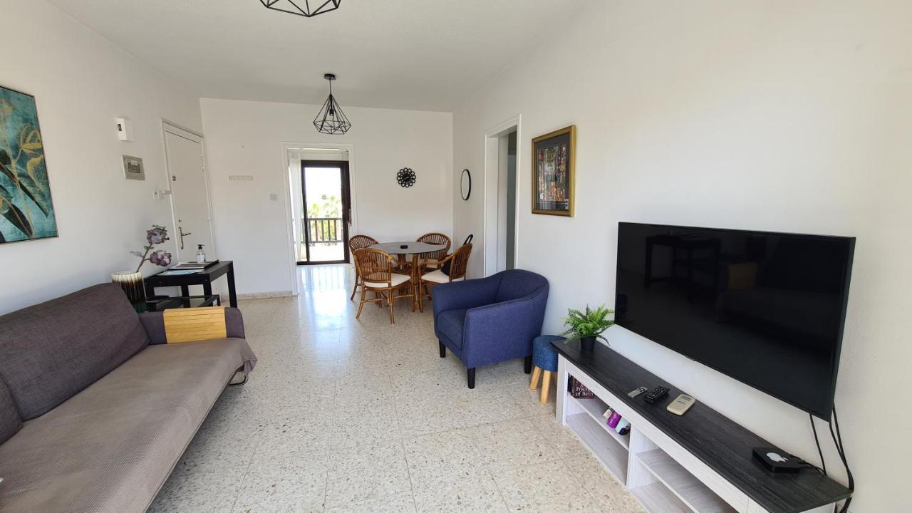 Appartamento Kings Avenue - Natalia'S Apt Paphos Esterno foto