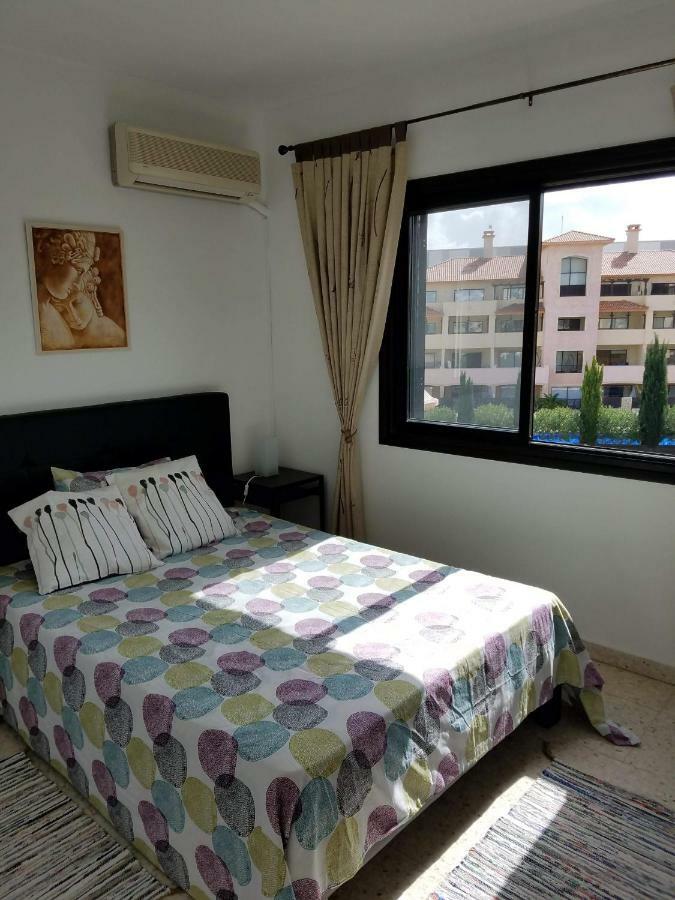 Appartamento Kings Avenue - Natalia'S Apt Paphos Esterno foto