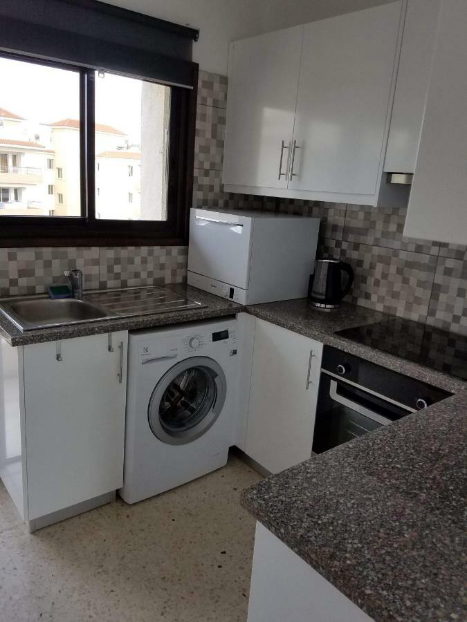 Appartamento Kings Avenue - Natalia'S Apt Paphos Esterno foto