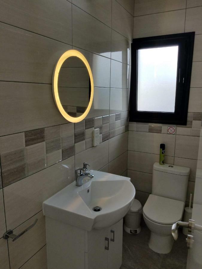 Kings Avenue - Natalia'S Apt Paphos Esterno foto